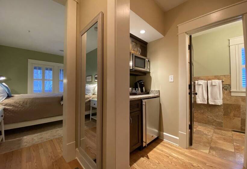 스탠다드 룸 더블 침대, Showers Inn