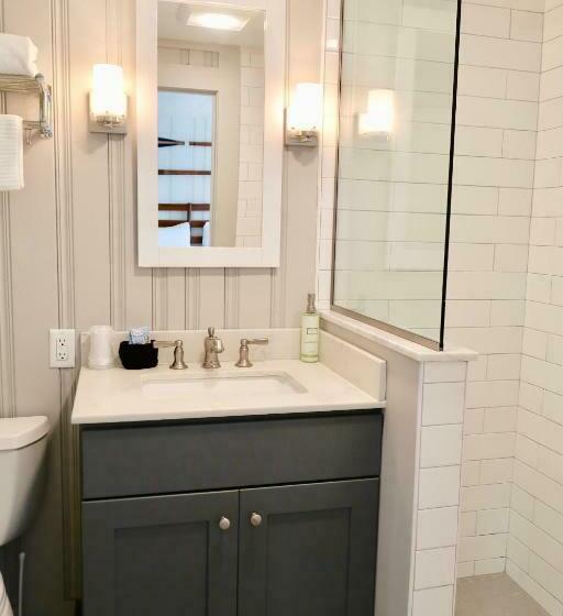 اتاق لوکس, The Bradford