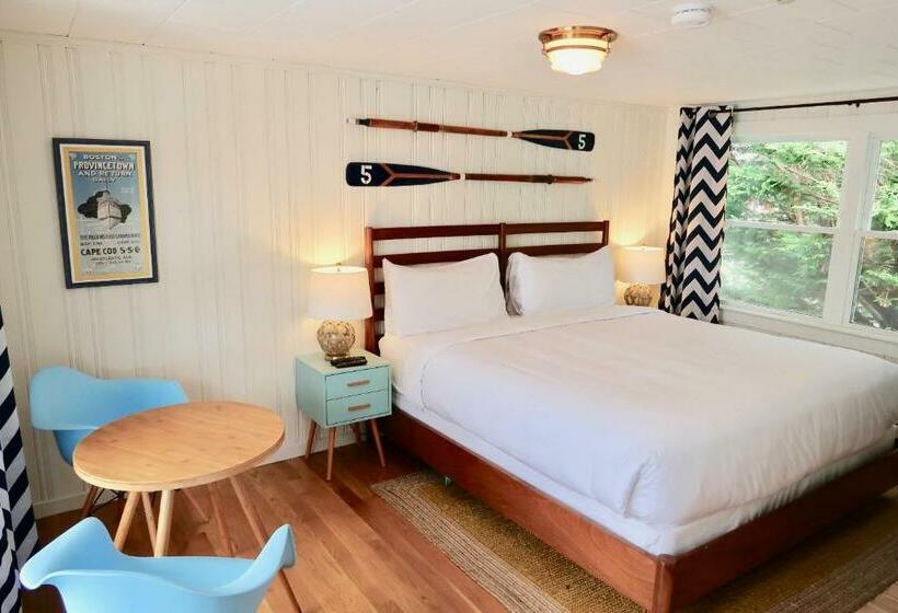 اتاق لوکس با تخت بزرگ, The Bradford