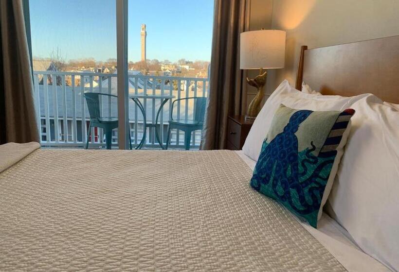 اتاق لوکس, The Bradford