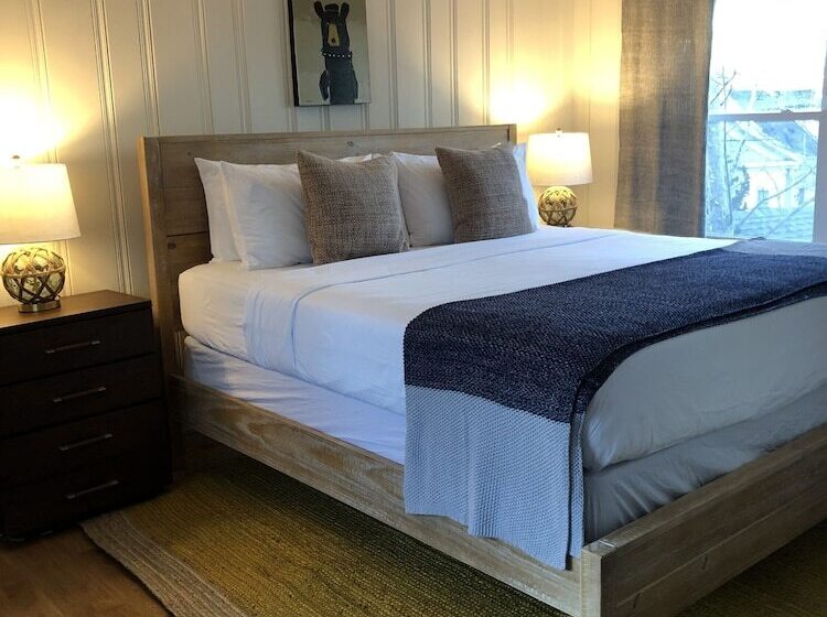 اتاق لوکس, The Bradford