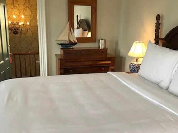 اتاق لوکس, The Bradford