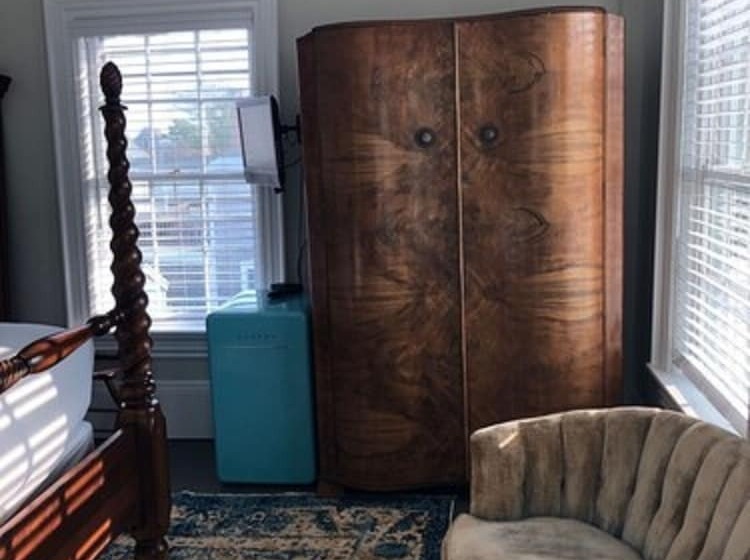 اتاق لوکس, The Bradford