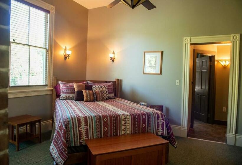 Suite, The Lookout Inn