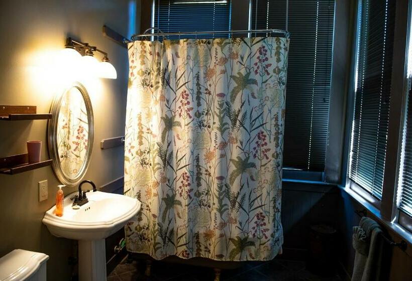 Suite, The Lookout Inn