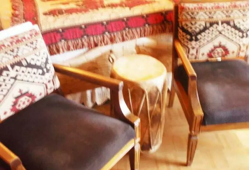デラックスルーム, Touchstone Inn