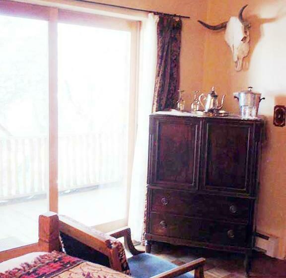 豪华房间, Touchstone Inn