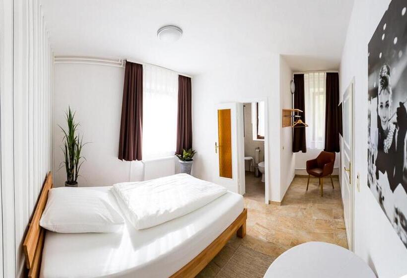 标准单人间, Zur Saale