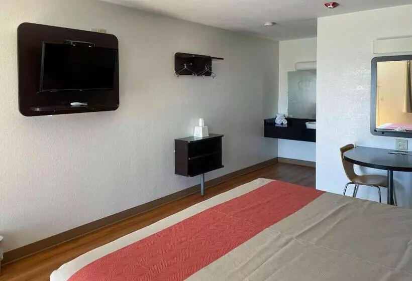 キングサイズベッドのスタンダードルーム, Motel 6 Cameron Mo