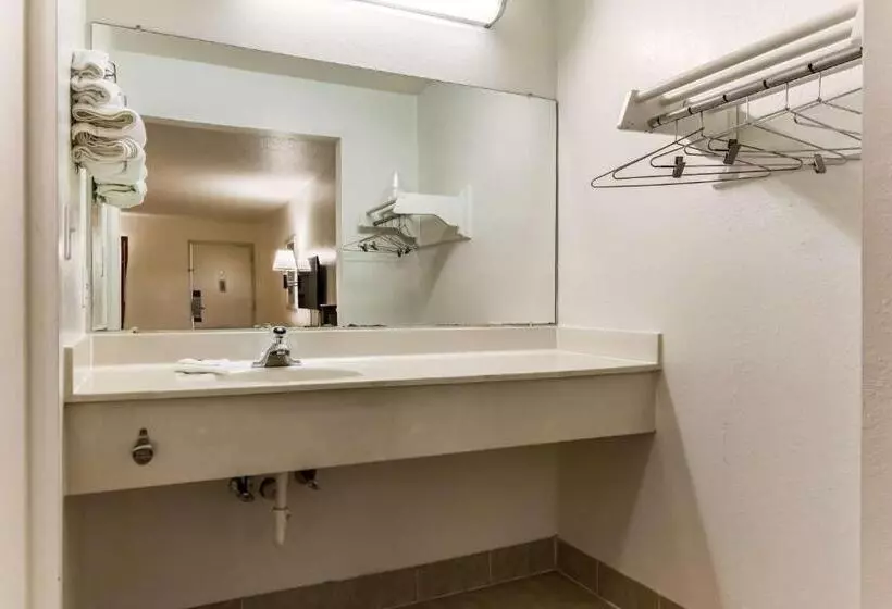 スタンダード4人部屋, Motel 6 Raleigh, Nc Cary