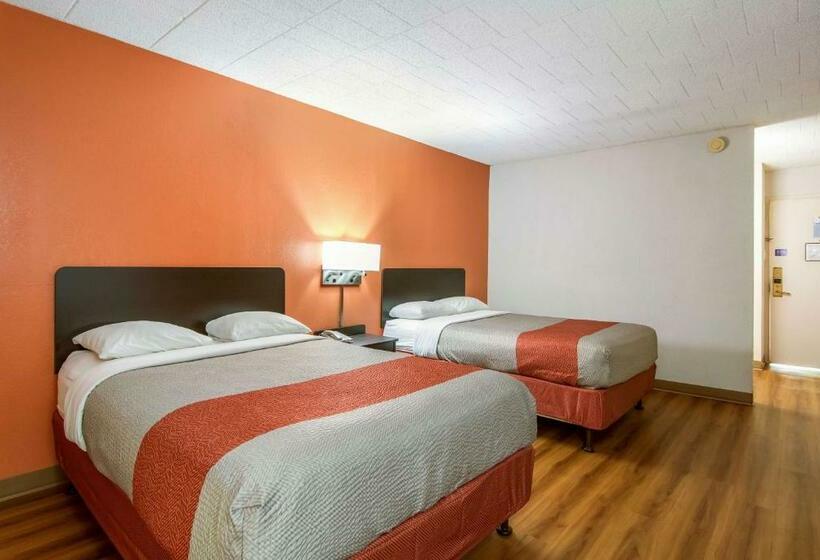 디럭스 4인 룸, Motel 6 New Stanton, Pa