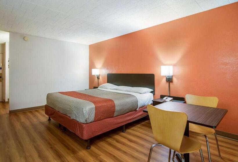 스탠다드 룸 킹사이즈 침대, Motel 6 New Stanton, Pa