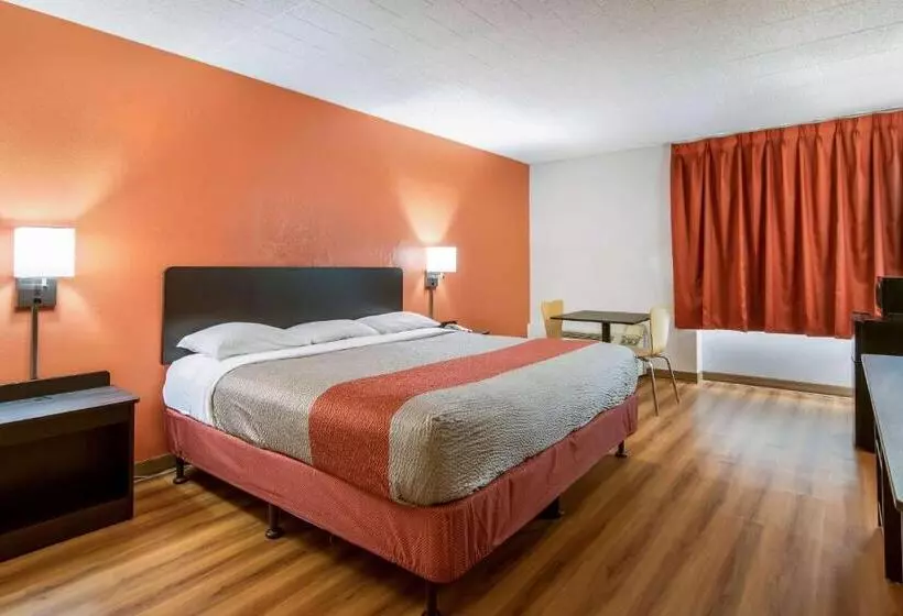 キングサイズベッドのスタンダードルーム, Motel 6 New Stanton, Pa