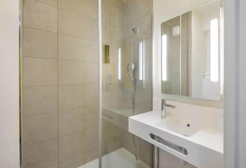 Standard Neljän Hengen Huone, B&b Hotel Nice Stade Riviera 3 étoiles