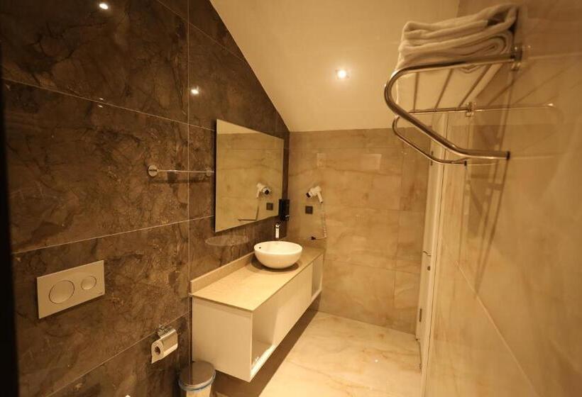 带阳台套房, Green Roof Hotel & Spa