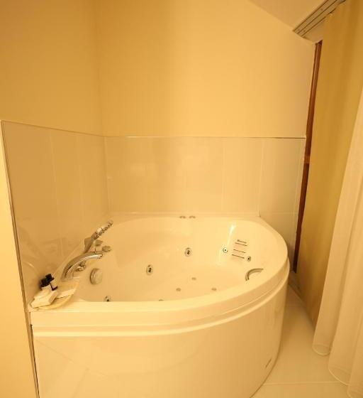 带阳台套房, Green Roof Hotel & Spa