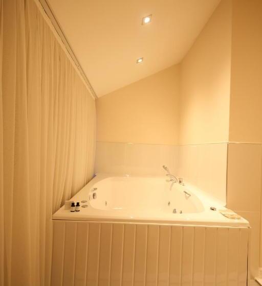 带大床的套房, Green Roof Hotel & Spa