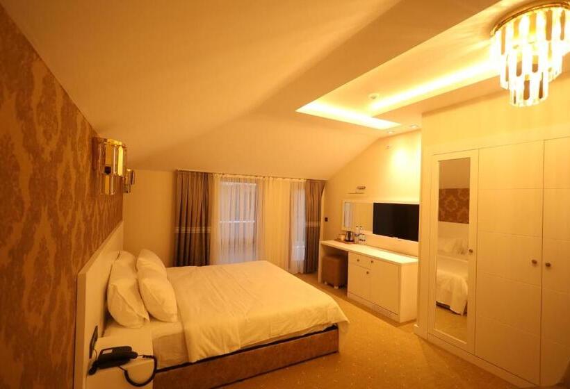 带大床的套房, Green Roof Hotel & Spa