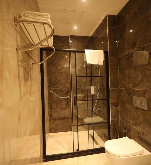 带大床的套房, Green Roof Hotel & Spa