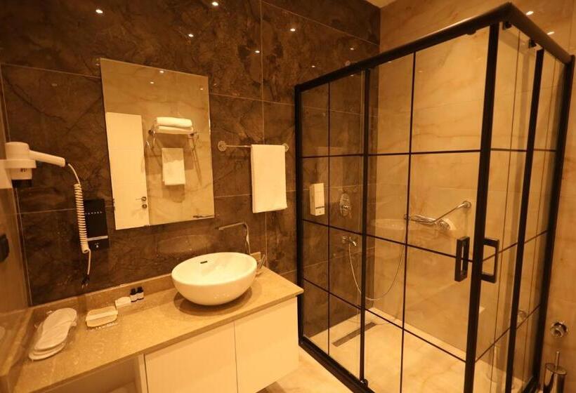经济房, Green Roof Hotel & Spa