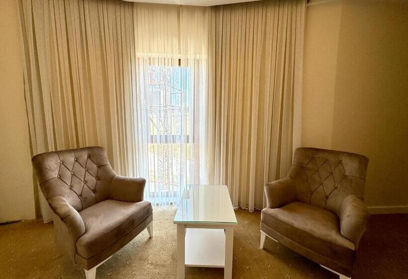 带大床的套房, Green Roof Hotel & Spa