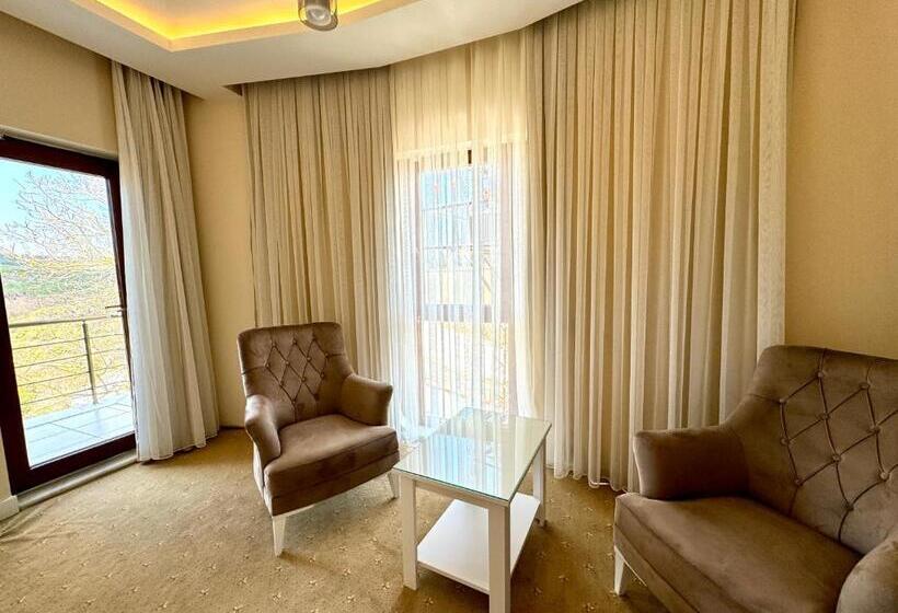 带大床的套房, Green Roof Hotel & Spa