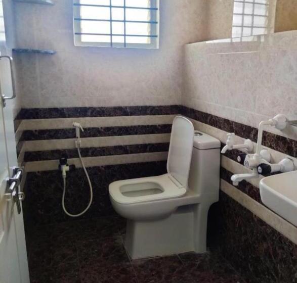 اتاق لوکس, Inn