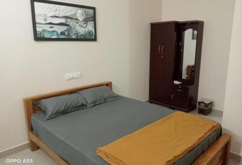 اتاق لوکس, Inn