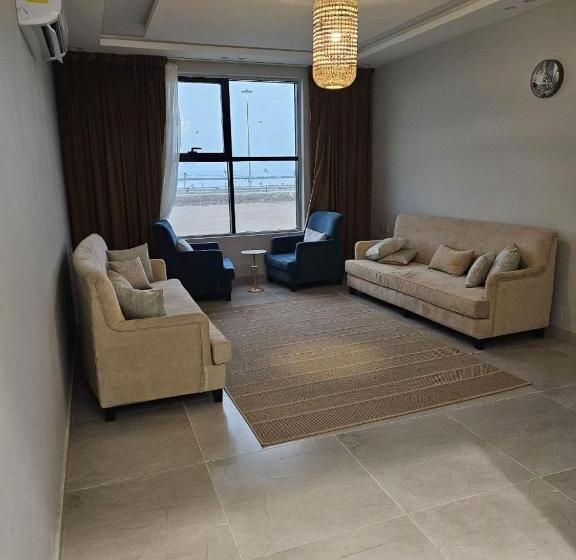 سوییت با چشم‌انداز دریا, Royal Time