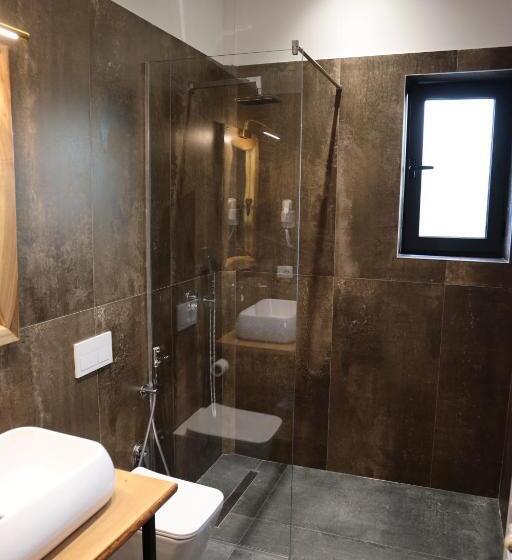 Номер Стандарт Вид на Горы, Sofra Kolonjare