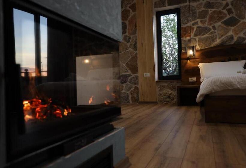 Номер Стандарт Вид на Горы, Sofra Kolonjare