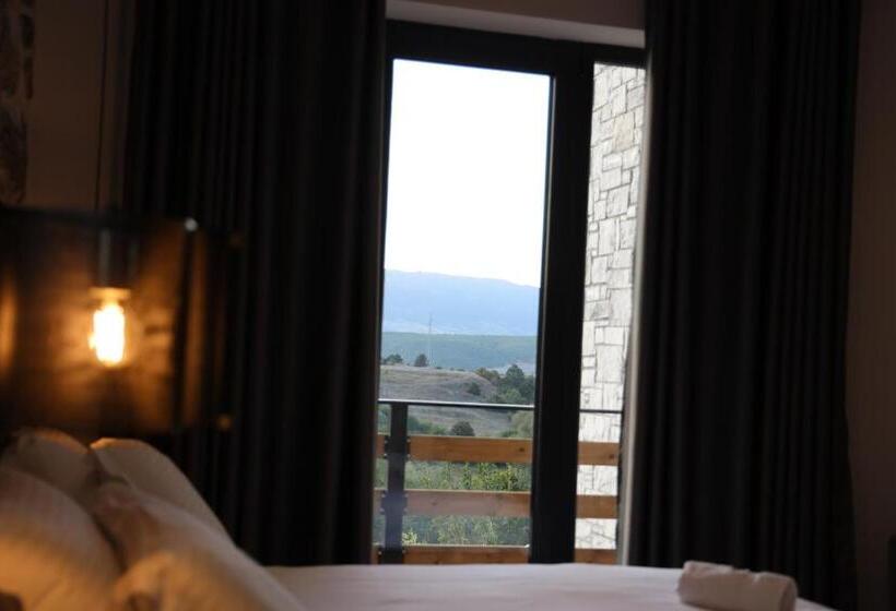 Номер Стандарт Вид на Горы, Sofra Kolonjare