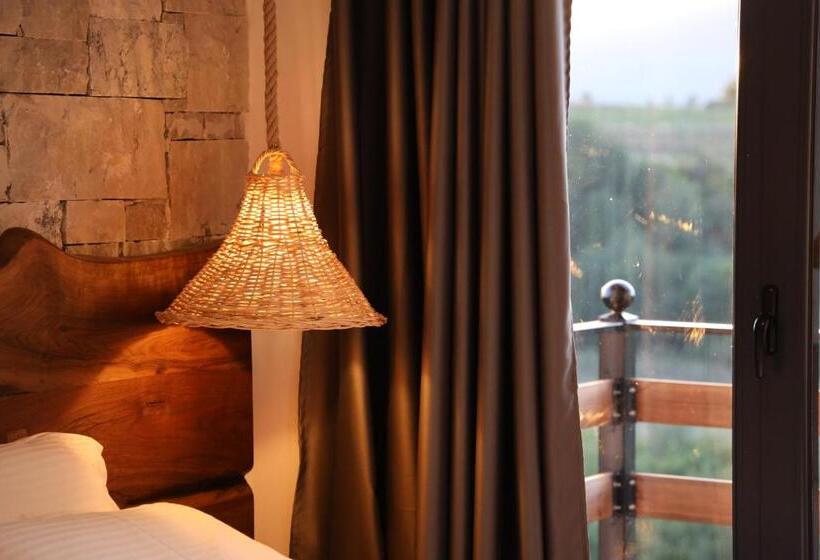 Трехместный Номер Стандарт с Балконом, Sofra Kolonjare