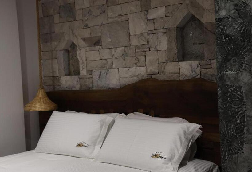 Номер Стандарт Вид на Горы, Sofra Kolonjare