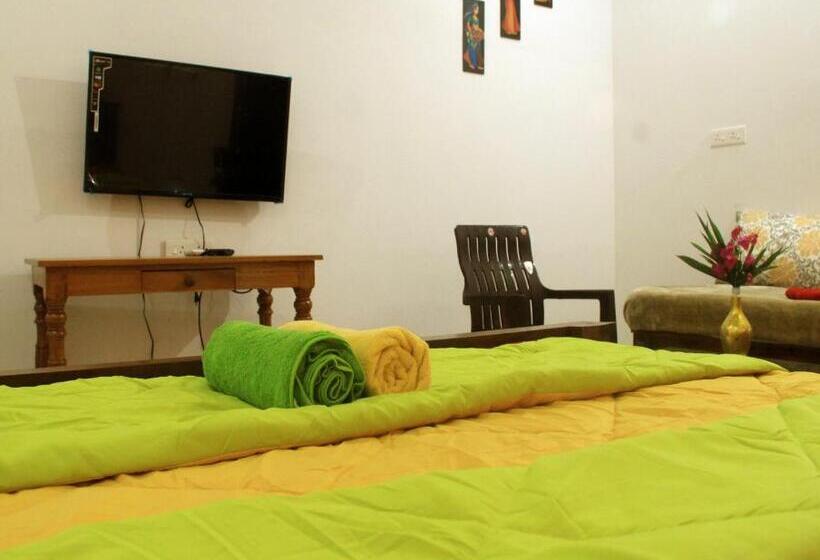 اتاق خانوادگی با چشم‌انداز باغ, The Asian Villa