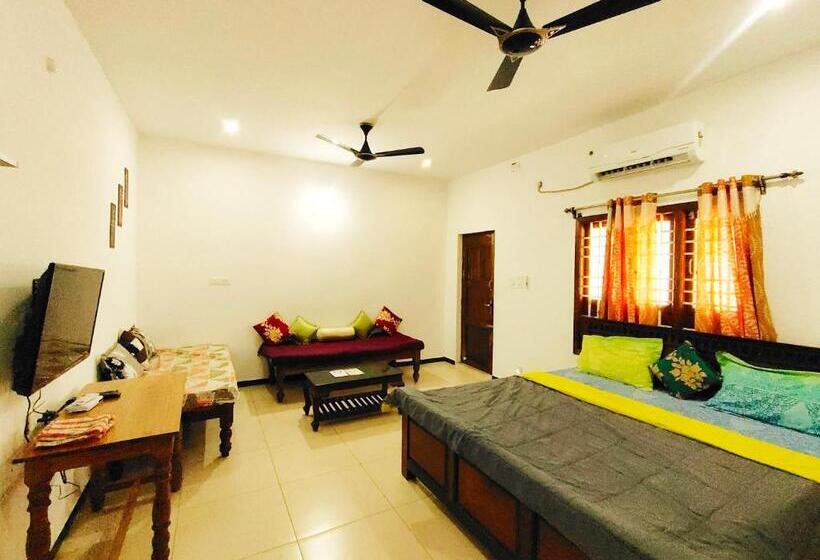 اتاق خانوادگی با چشم‌انداز باغ, The Asian Villa