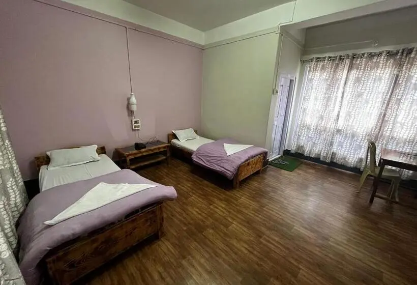 Economy-huone, Tourist Hut