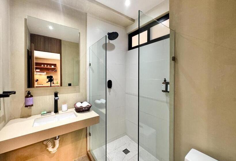 Студия Deluxe, Maramara More To Live