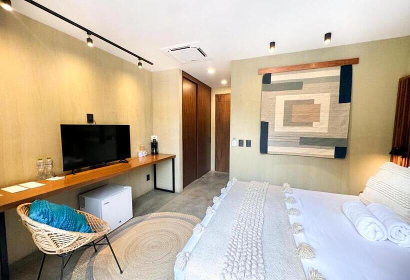 Deluxe Studio, Maramara More To Live