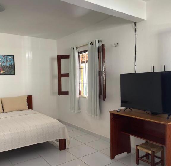 اتاق لوکس, Meg House