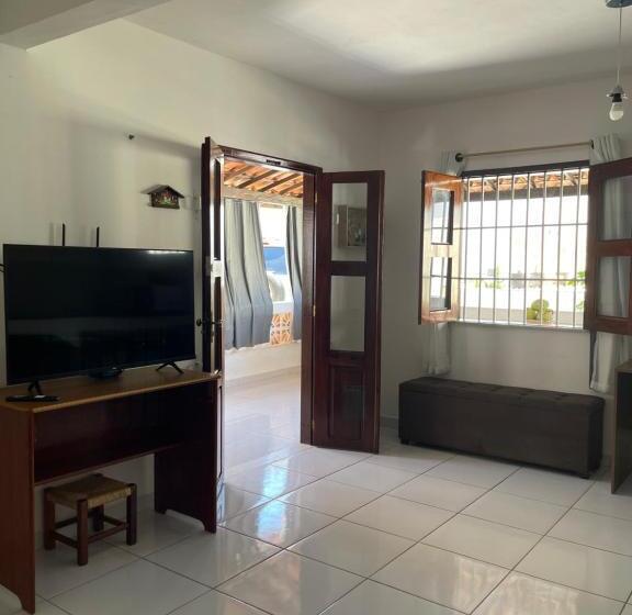 اتاق لوکس, Meg House