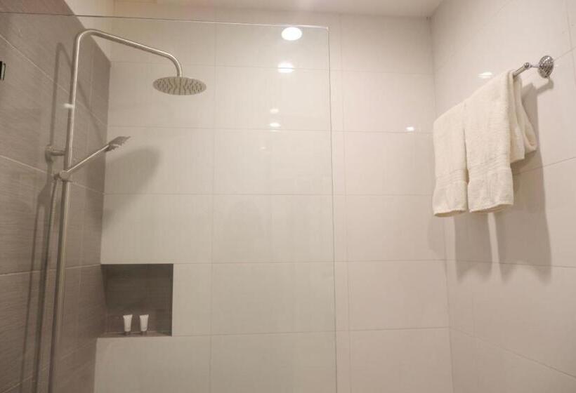 デラックスの4人部屋, Ecco Suites Baguio