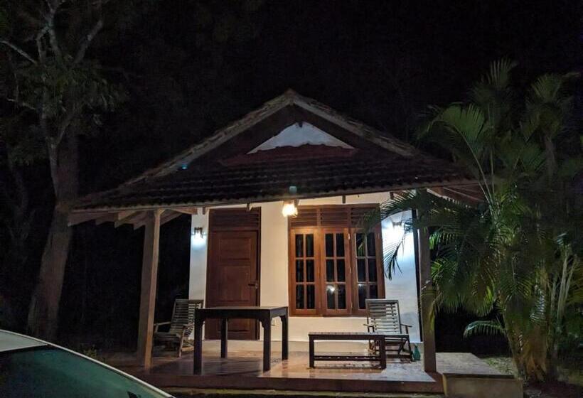 스탠다드 룸, Silent Cabana And Restaurant Marakolliya, Tangalle
