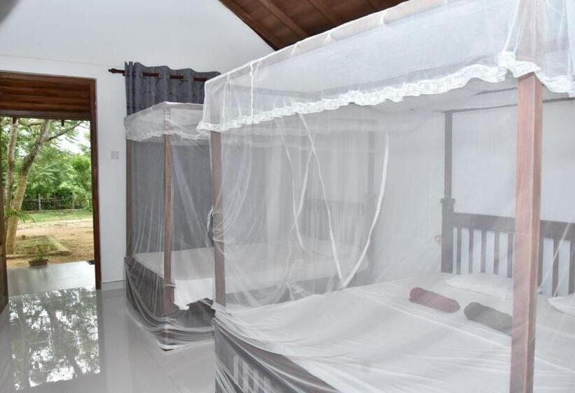 Семейный Номер Вид на Сад, Silent Cabana And Restaurant Marakolliya, Tangalle