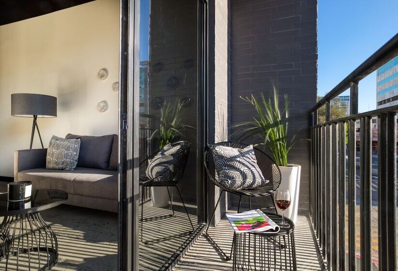 דירה בת חדר שינה 1 עם מרפסת, Downtown Designer Apartments By Uliv