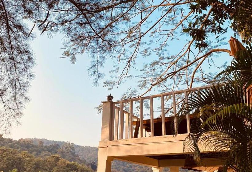 Suite with lake view, Feather Touch Hotels And Resorts Palolem