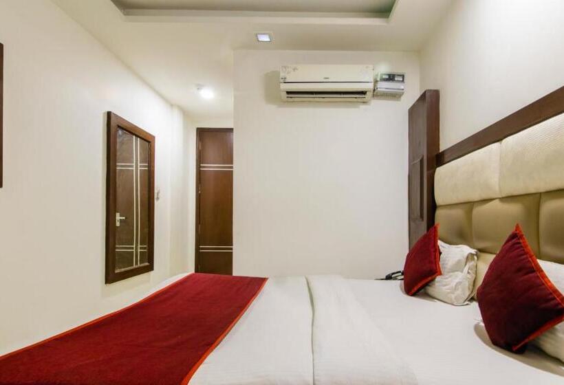 Quarto Deluxe, Shyam   In Front Of Ndls Station