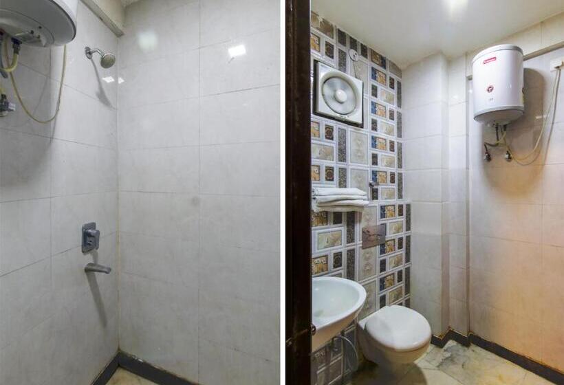 Quarto Triplo Clássico, Shyam   In Front Of Ndls Station