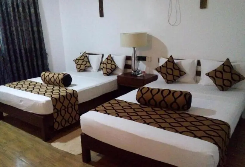 Deluxe Kolmen Hengen Huone, The Grand Leisure