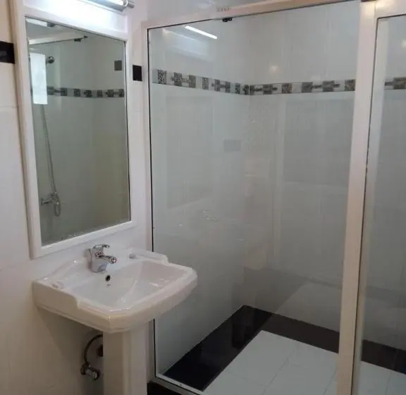 Deluxe Kolmen Hengen Huone, The Grand Leisure